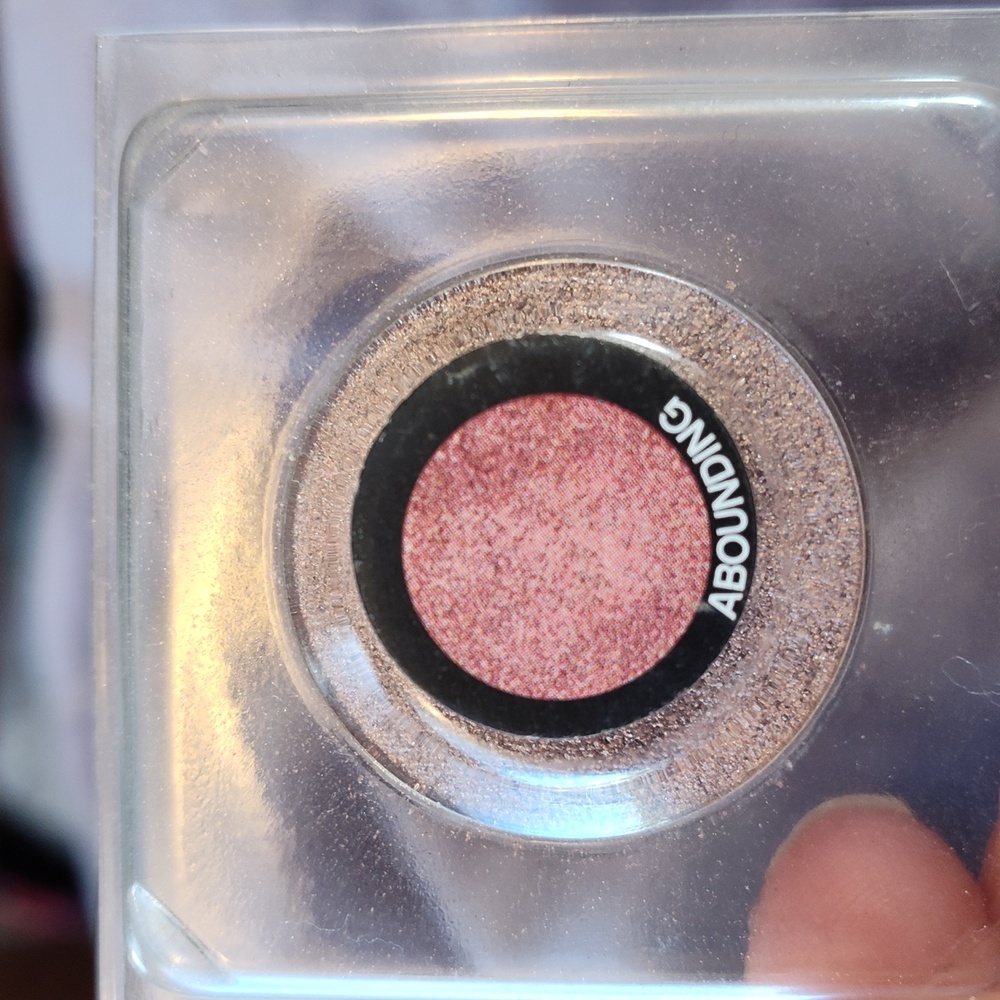 New Younique- Single Refill In Abounding Eyeshadow: Pink and Silver